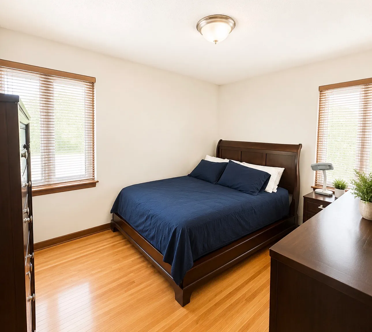 3 bed, 2200 sqft, $3,399 — Photo 4