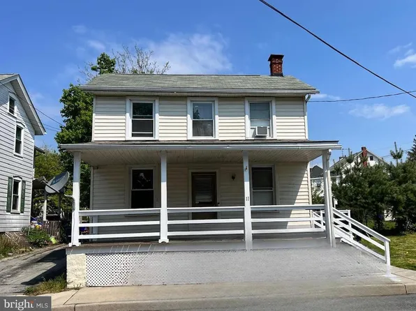 11 W Slokom Ave, Christiana, PA 17509