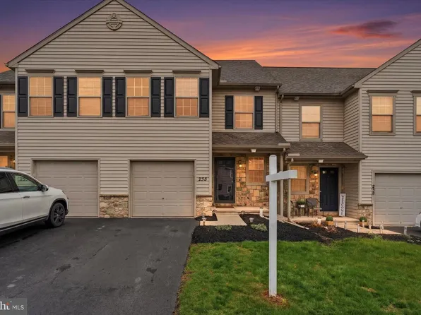 235 Cedar Run Dr, York, PA 17404