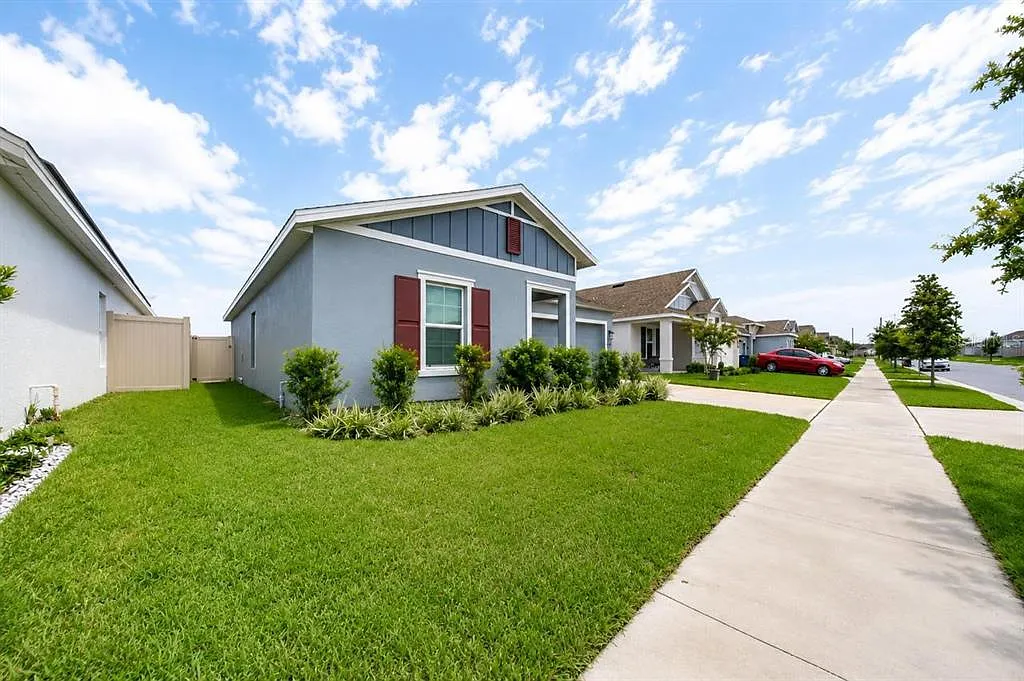 3 bed, 2.0 bath, 1605 sqft, $1,900 — Photo 1