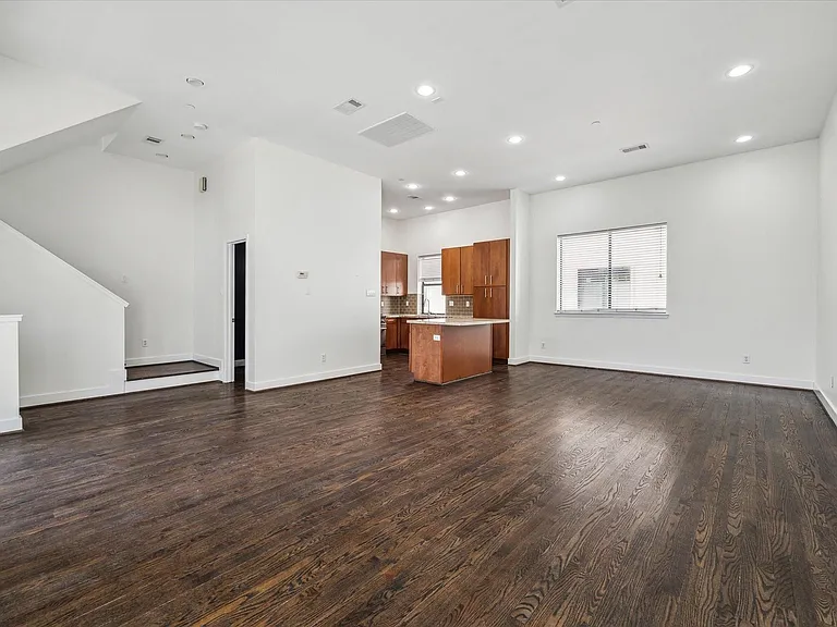 1316 Welch St — Photo 4