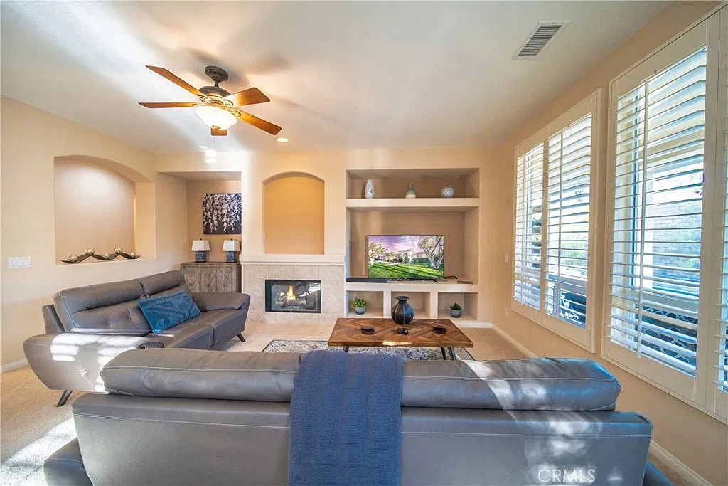 3 bed, 1843 sqft, $3,499 — Photo 3