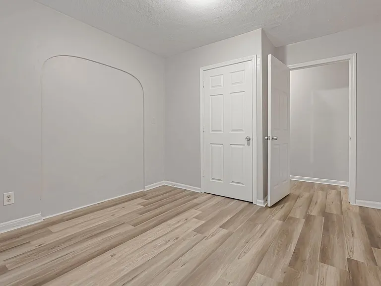 987 Lilley Ave — Photo 13
