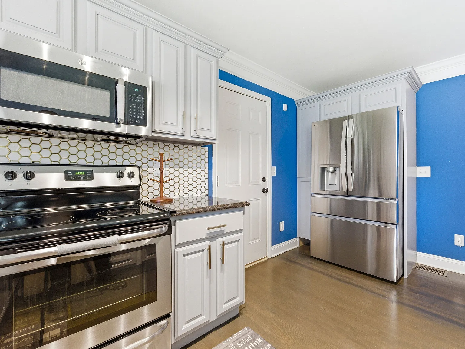 3 bed, 2802 sqft, $2,500 — Photo 4