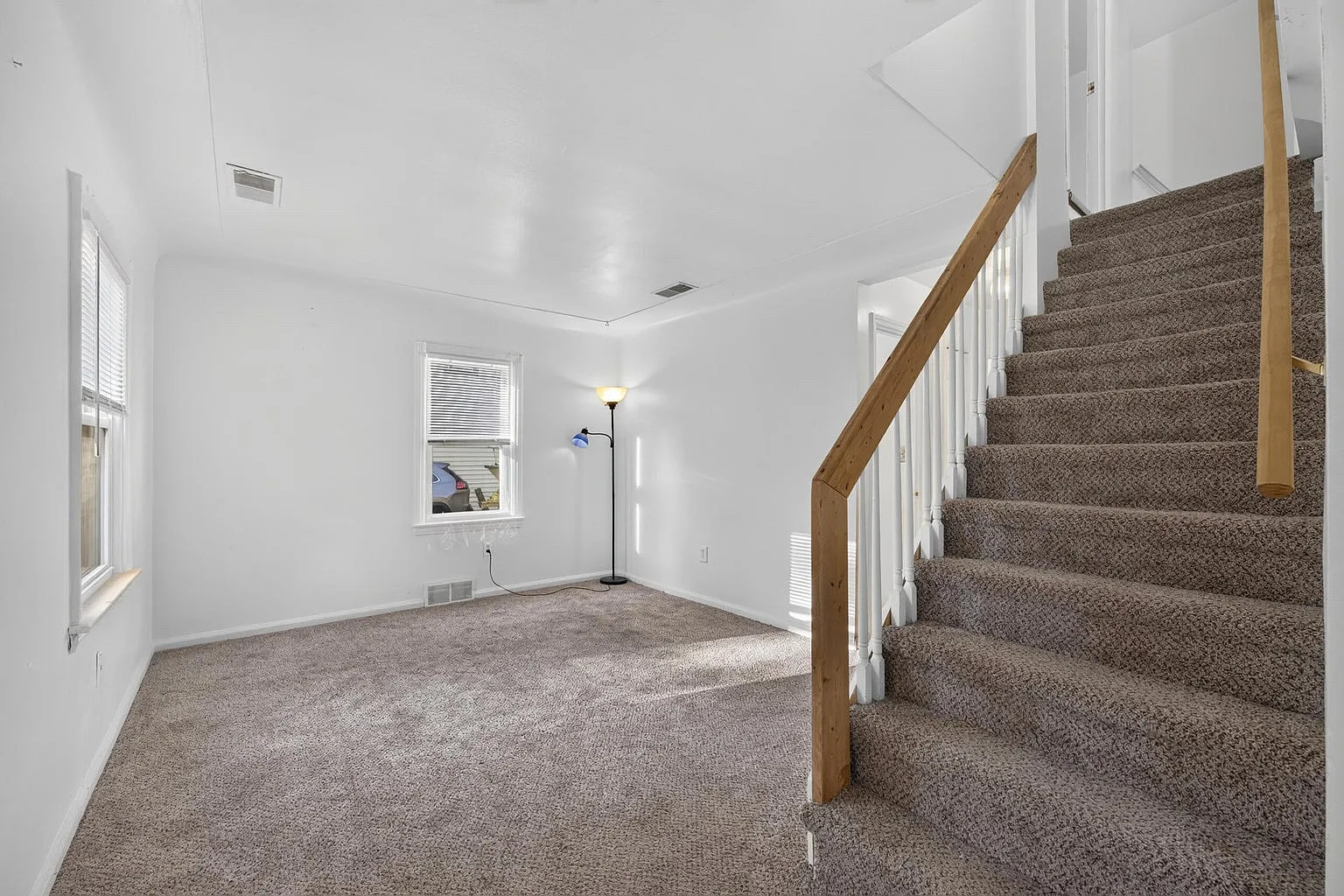 3 bed, 1048 sqft, $1,700 — Photo 3