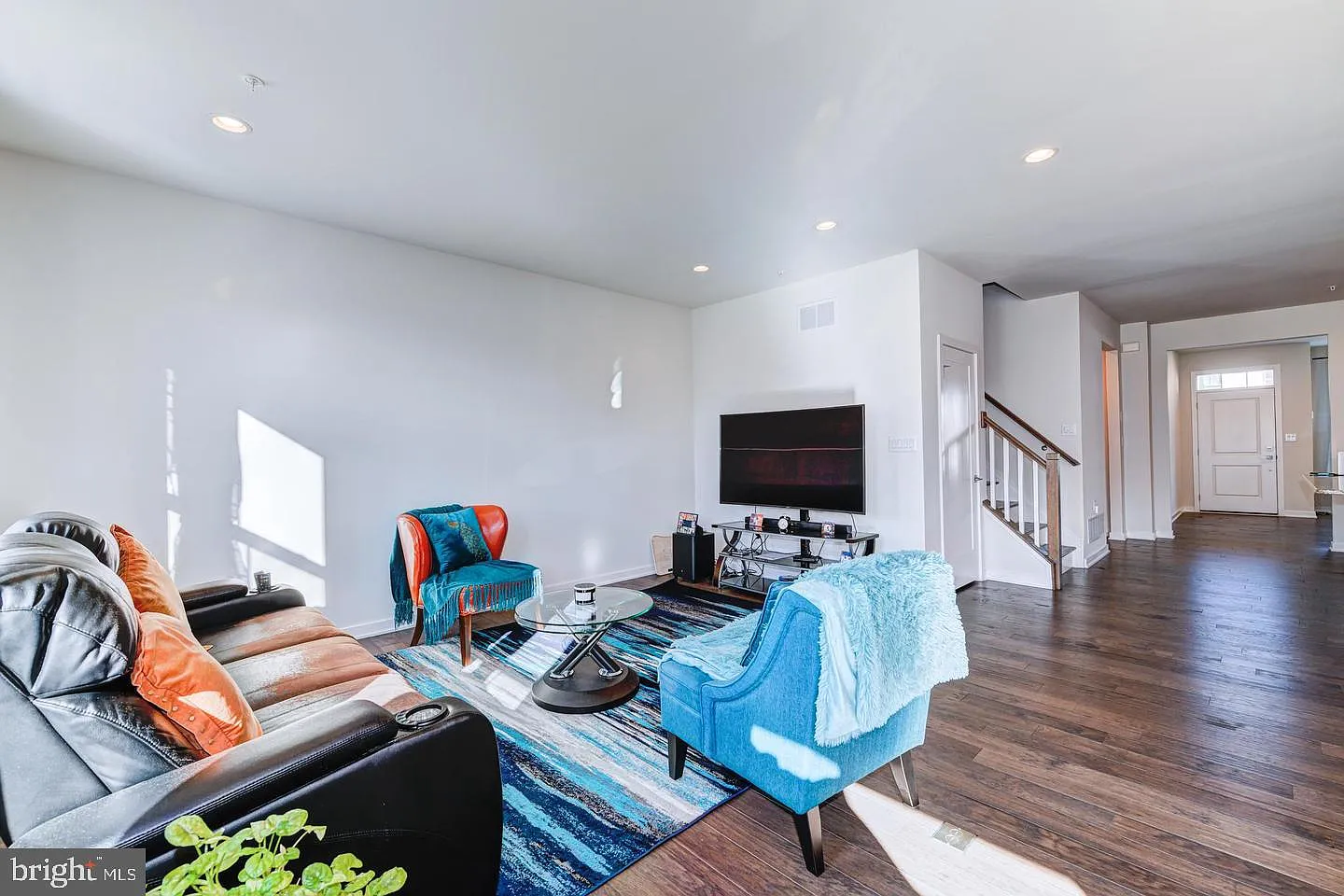 3 bed, 2.5 bath, 2212 sqft, $3,200 — Photo 4