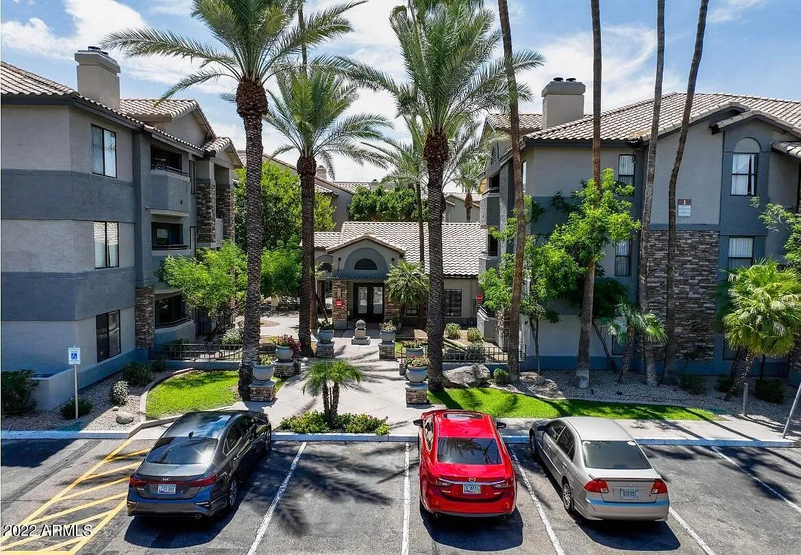 2 bed, 1.0 bath, 1028 sqft, $1,795 — Photo 3