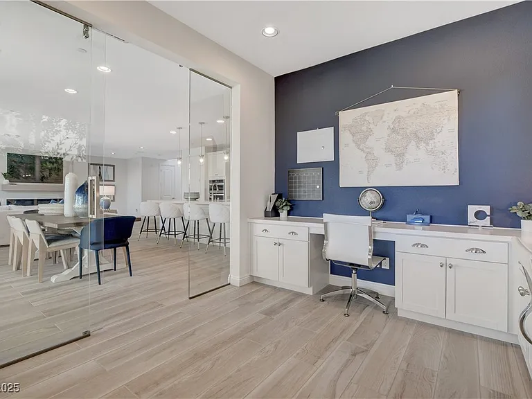 1075 N Water St — Photo 30