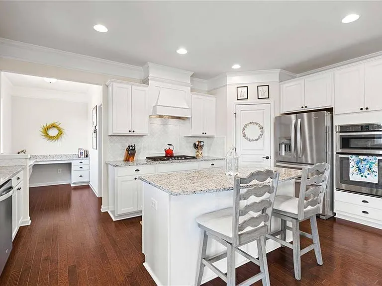 496 Spring View Dr — Photo 12