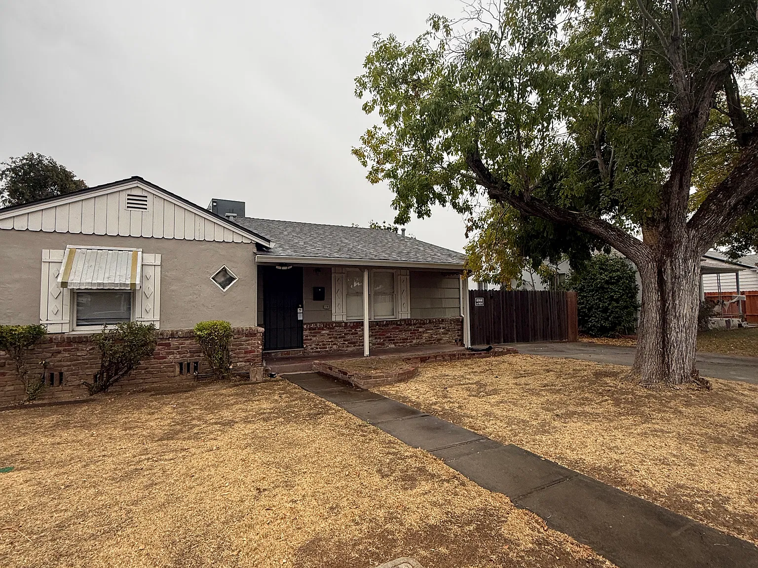 3 bed, 1.5 bath, 1350 sqft, $2,400 — Photo 1