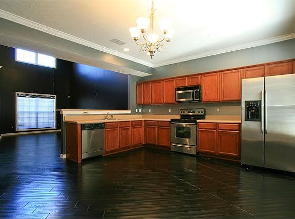 Eat-in Stainless Kitchen, Oak Floors
