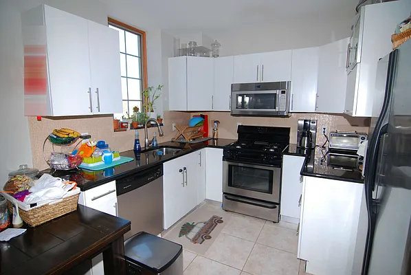 Sold by Momentum Real Estate LLC | media 24