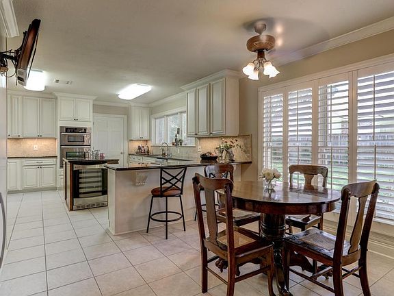 4th image of 223 Country Club Dr