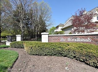 1540 Woodcrest Ct, Aurora, IL 60502