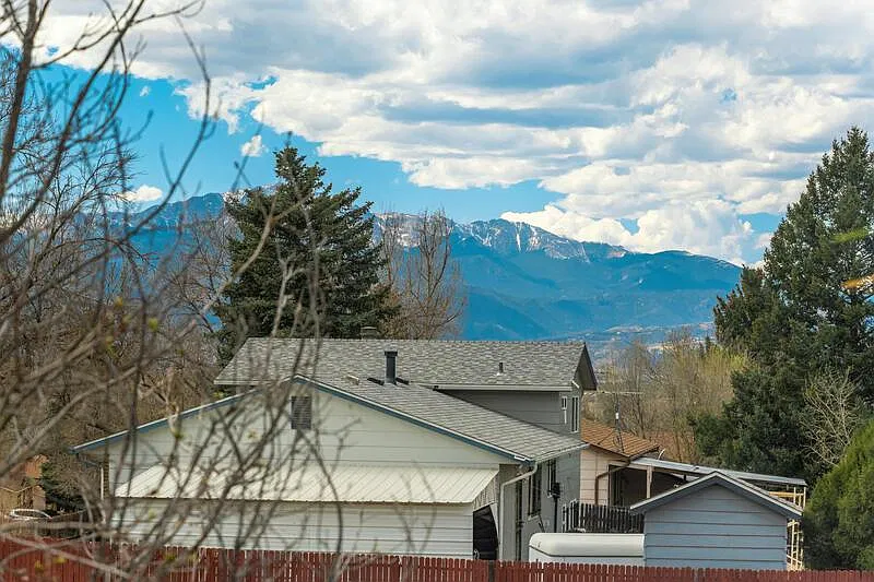 3 bed, 2.0 bath, 1982 sqft, $2,150 — Photo 4