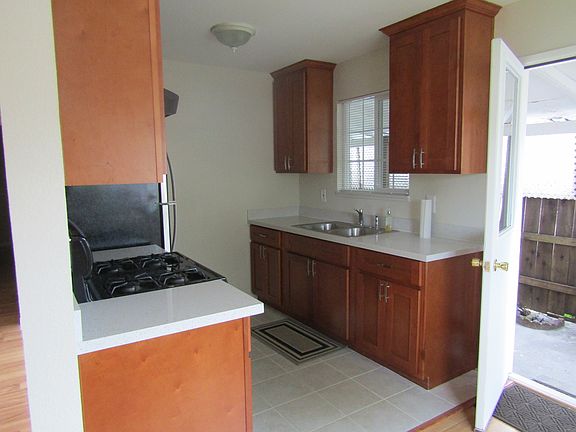 5th image of 206 Pamela Ave