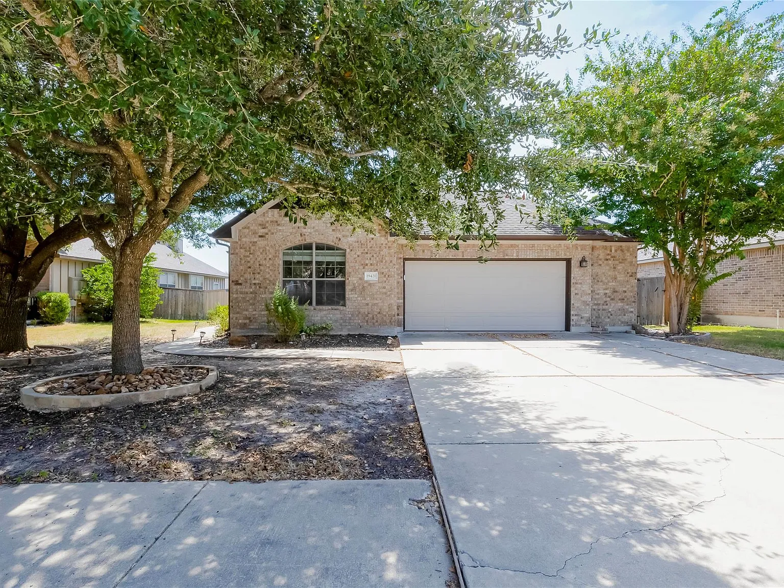 3 bed, 2.0 bath, 2232 sqft, $2,250 — Photo 3
