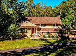 109 Smoke Rise Dr, Warren, NJ 07059