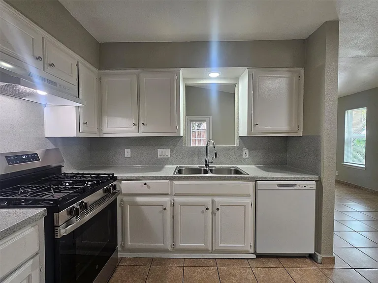 1305 Bonnie Brae St #B — Photo 5