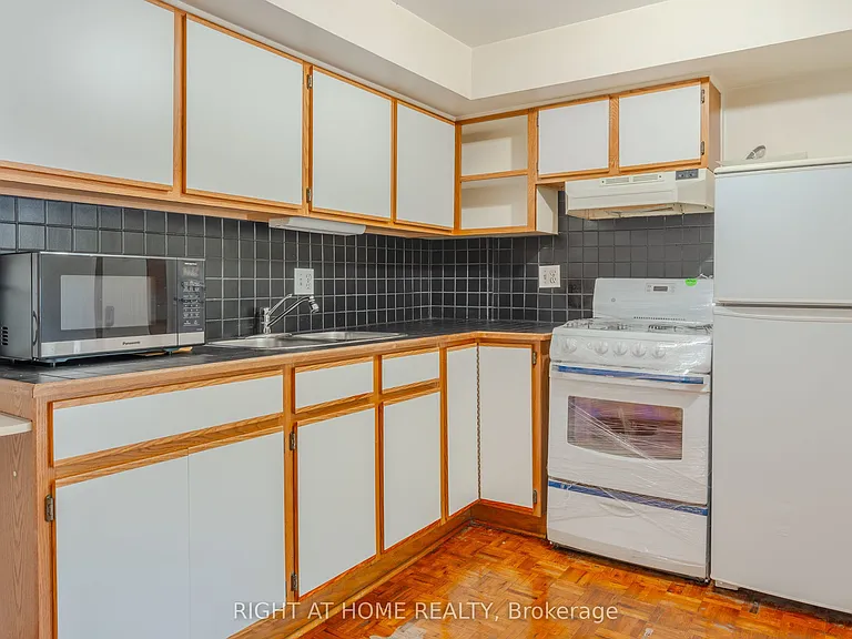 426 Seaton Dr — Photo 6