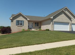 2967 Alfalfa Dr, Rockford, IL 61102