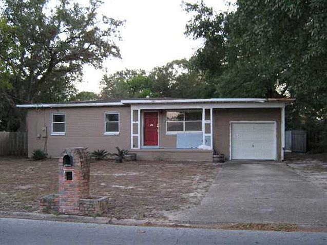 1st image of 202 Moriarty St