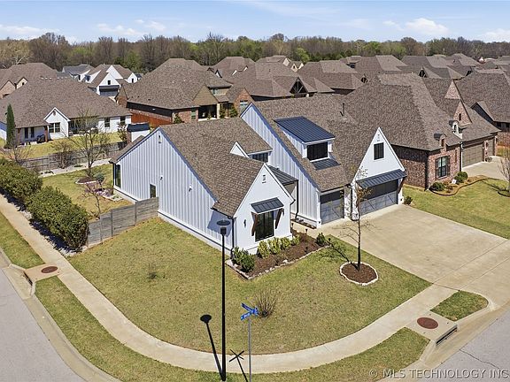 2nd image of 2244 W Decatur St