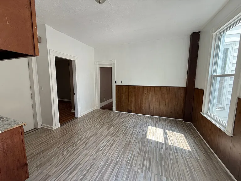 870 Elm St — Photo 8