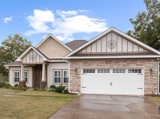 205 Weeping Willow Trl, Headland, AL 36345