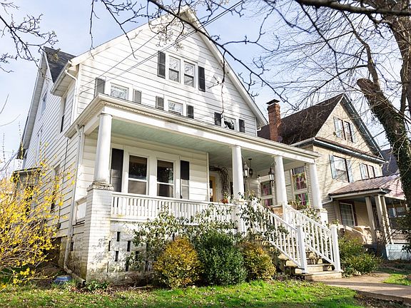 3rd image of 809 W 1st St