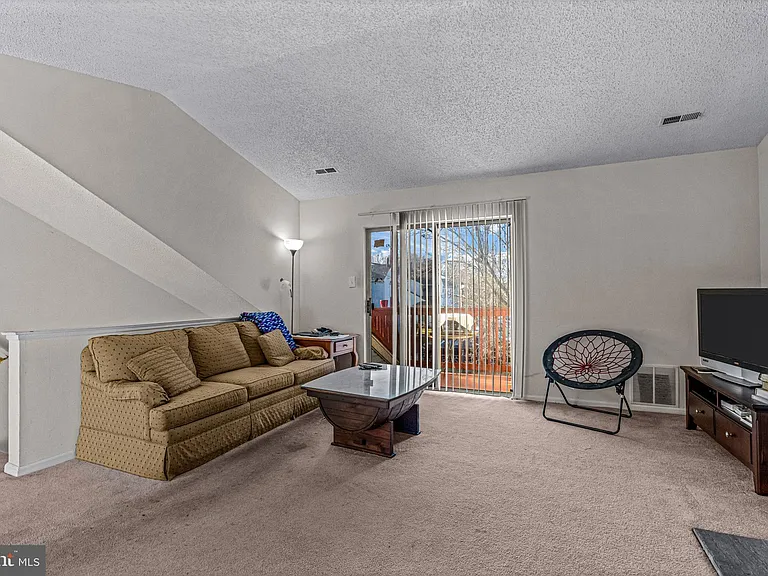 656 Covington Ct — Photo 6