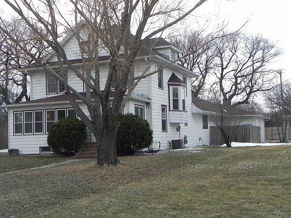 3rd image of 402 10th Ave N