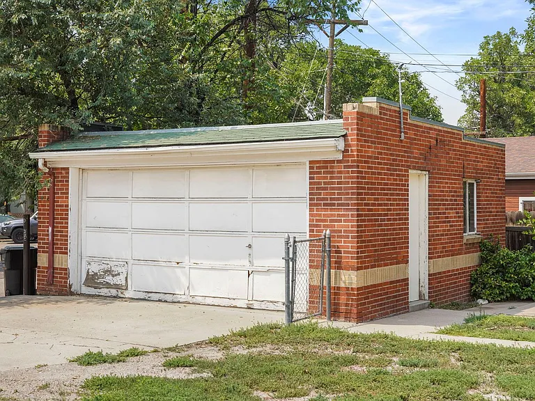 2085 S Saint Paul St — Photo 21