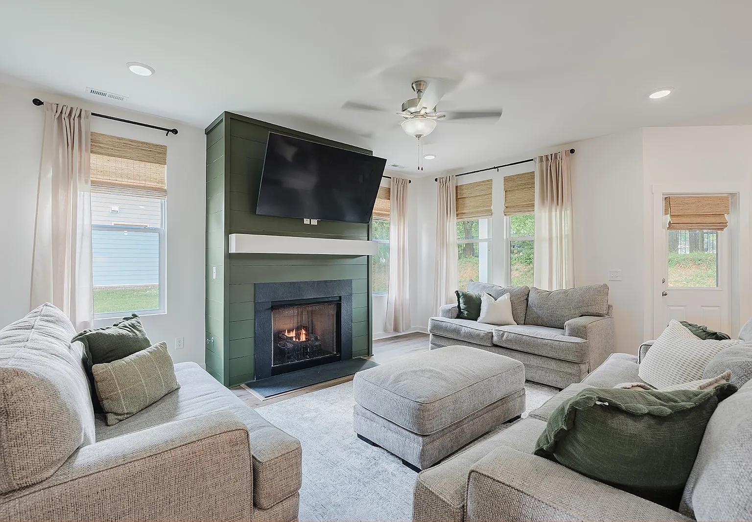 3 bed, 1602 sqft, $2,200 — Photo 4