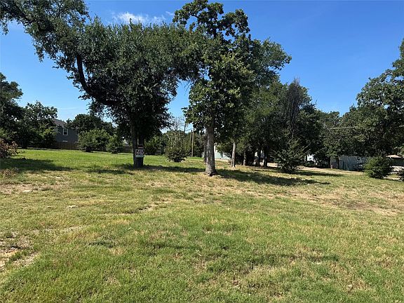3rd image of 5900 Dallas Ave