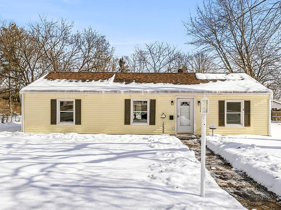 1st image of 56660 Crescent Dr
