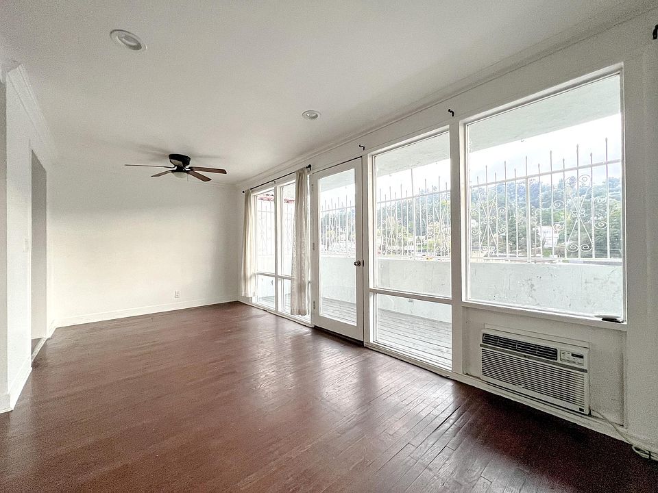 1st image of 3143 Hollycrest Dr APT 2