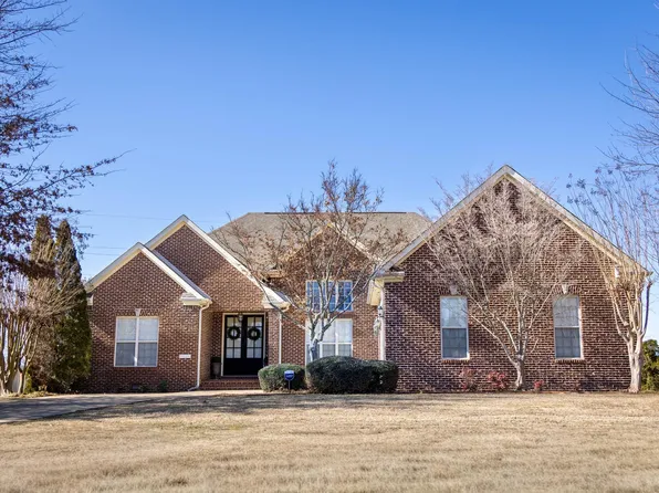 208 Plantation Springs Dr, Florence, AL 35630