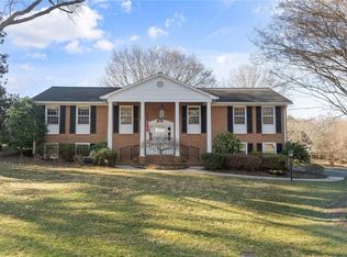 5575 Kane Dr, Pfafftown, NC 27040