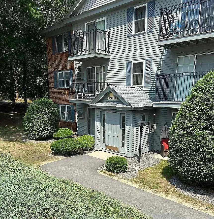 Building Photo - 11 Saint James Pl #11