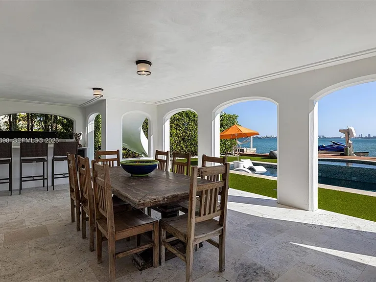 1460 S Treasure Dr — Photo 37