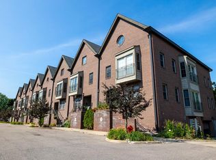 33266 Slocum Dr #14, Farmington, MI 48336