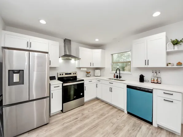 1110 Johnson St, Pasadena, TX 77506