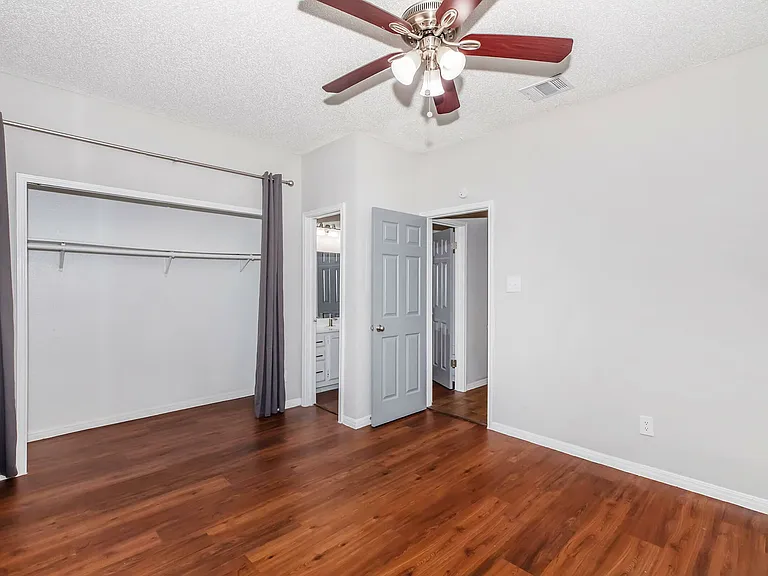 Lamar Place Apartments — Photo 48