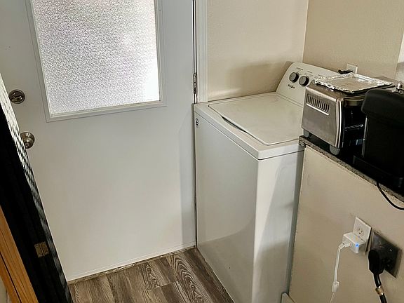 Washing machine, side door.