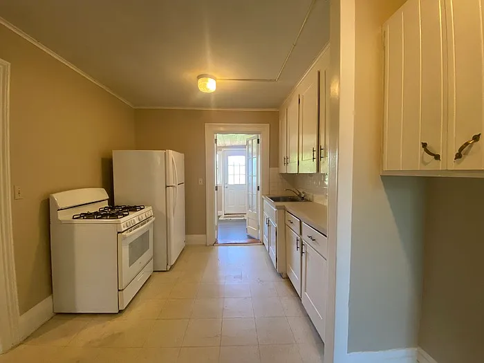 1146 State St #UPPER — Photo 6