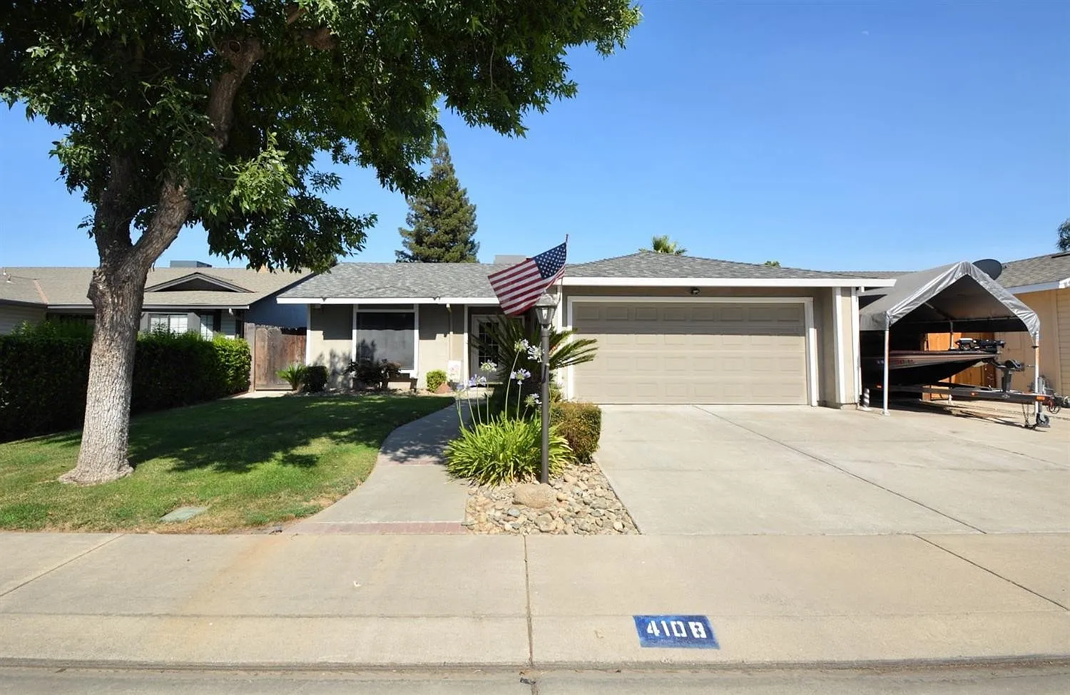 Single story near freeway access and major shopping! — Photo 1