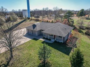 22835 Post Oak Dr, Lebanon, MO 65536