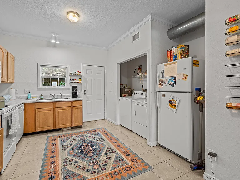 114 Cedar St #4 — Photo 7
