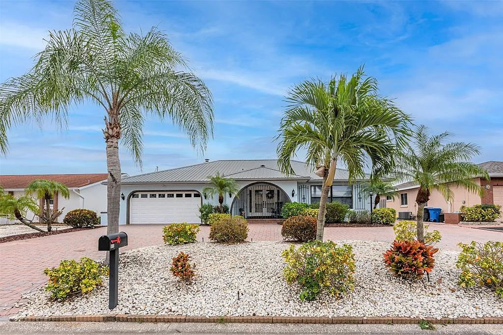 3 bed, 2.0 bath, 1791 sqft, $5,600 — Photo 1